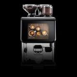 Kaffeemaschine "Ultima Duo 2" von Kaffee Partner auf schwarzem Hintergrund